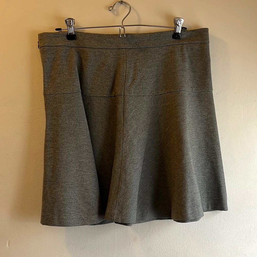 Banana Republic Ponte flirty grey jersey mini skirt size 8